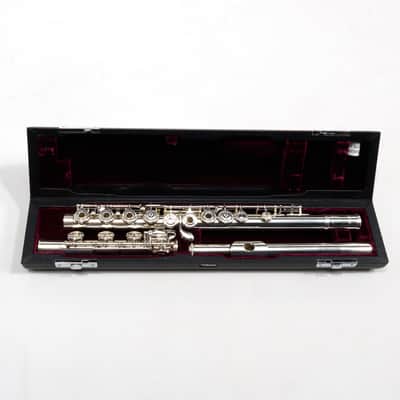 Yamaha Model YFL-462H Intermediate Flute SN K34319 EXCELLENT image 1