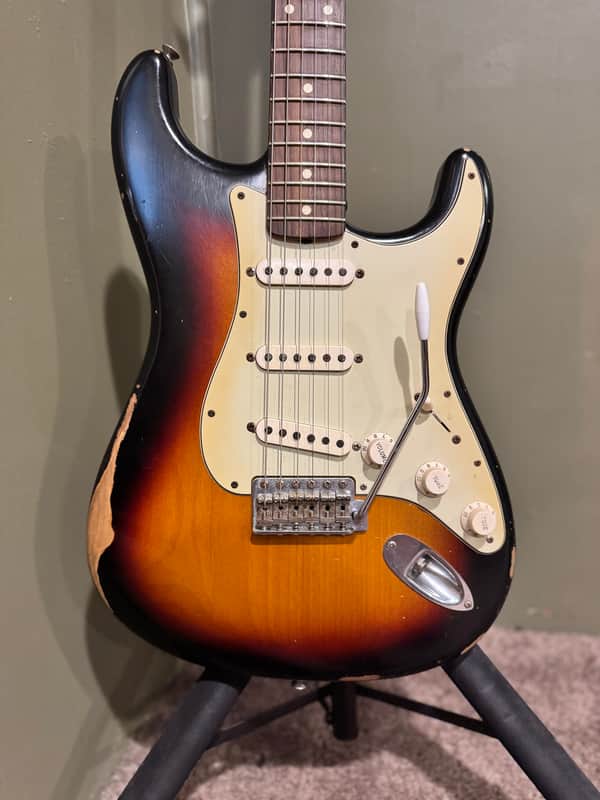 Fender Road Worn '60s Stratocaster with Rosewood Fretboard 2009 - 2018 - 3-Color Sunburst