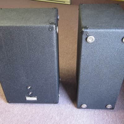 Peavey 112PT PA Enclosure 12-inch Pair with one Peavey stand image 7