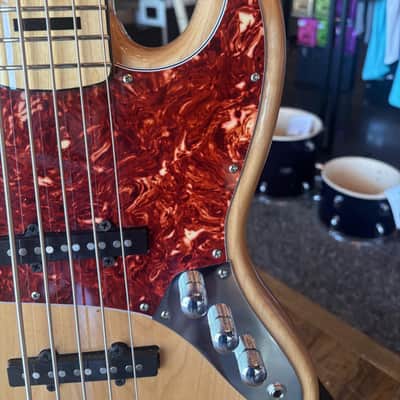 Squier 5 String Jazz Bass- Natural image 2
