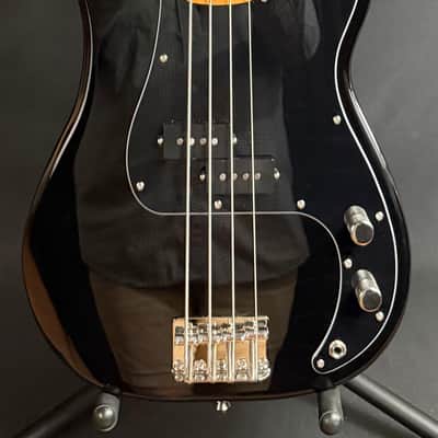 Squier Classic Vibe 70's Precision Bass 4-String Bass Guitar Gloss Black Finish (411) image 1