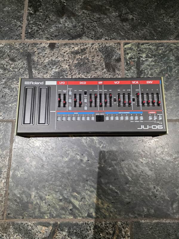 Immagine Roland JU-06A Boutique Series Synthesizer Module 2019 - Present - Black - 1