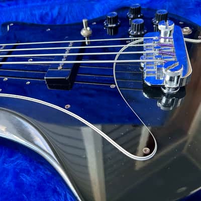 Guild B-302F Fretless Bass Guitar 1980 - Black image 14