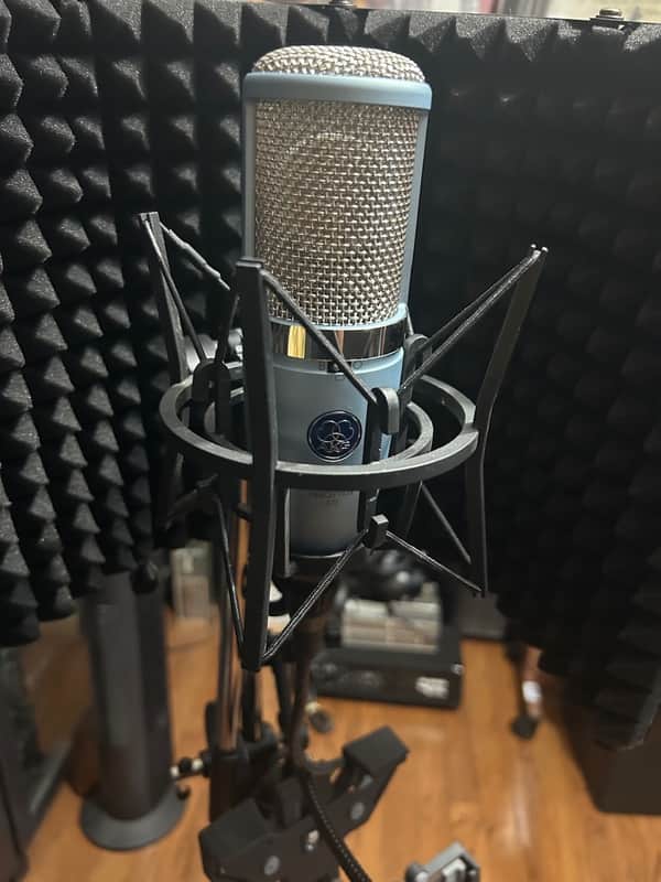 AKG Perception 420 2010s - Silver image 1