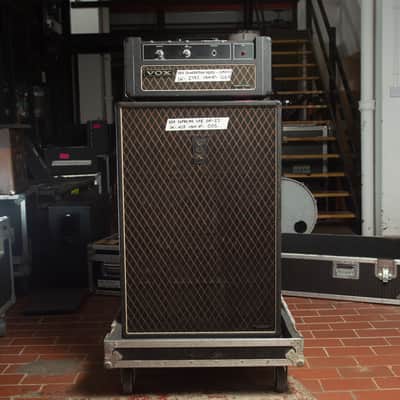 Vox Foundation Bass head & Supreme cab owned by Noel Gallagher - OASIS tour gear image 1