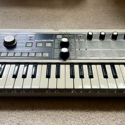 Korg MicroKORG 37-Key Synthesizer/Vocoder 2002 - 2019 - Silver image 2
