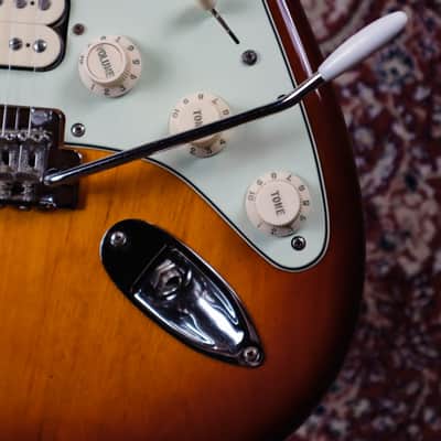 Fender Deluxe Stratocaster HS 2019 - Tobacco Sunburst image 11
