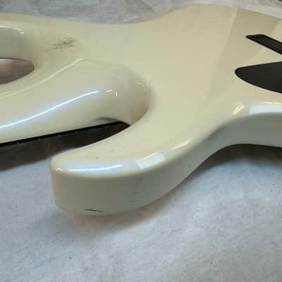 Carvin LB76 LB-76 6-string Bass with Case - s/n 43381 - Pearloid White image 23