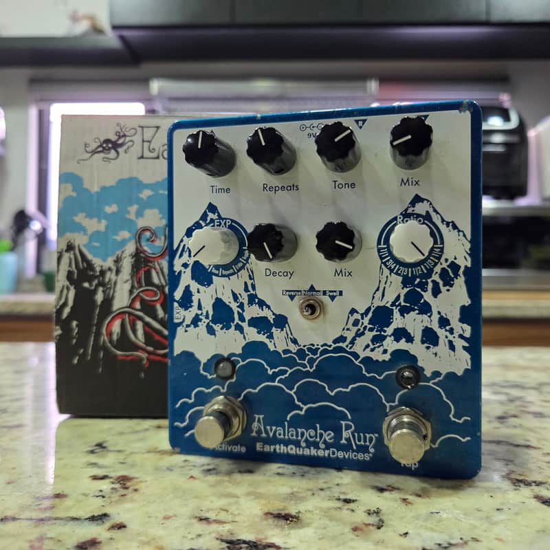 EarthQuaker Devices Avalanche Run Stereo Reverb & Delay with Tap Tempo V2
