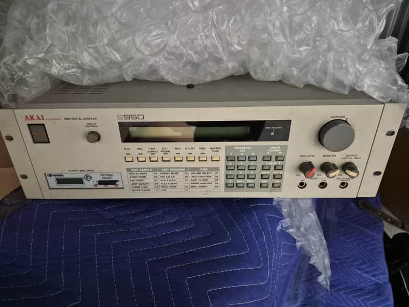 Akai s950 MIDIデジタルサンプラー Akai s950 MIDIデジタルサンプラー MATRIXSYNTH: Akai S950 MIDI