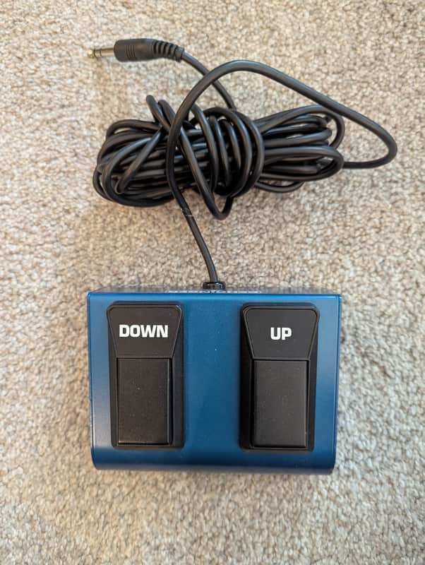 Behringer FS112V - Blue image 1