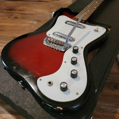 Silvertone 1452 Hornet Electric Guitar Amp In Case 1967 Red Burst All Original Great Condition image 4