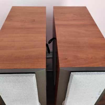 Sharper Image bookshelf speakers in very good condition - 2000's image 5