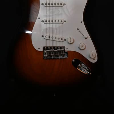 Fender Stratocaster 2014 - 2 Color Lacquer Sunburst 1954 Vintage Anniversary image 2