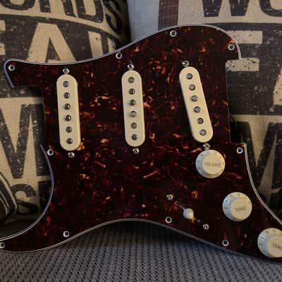 Stratocaster VINTAGE Hand wound single coil pickups in loaded 5-way pickguard image 8