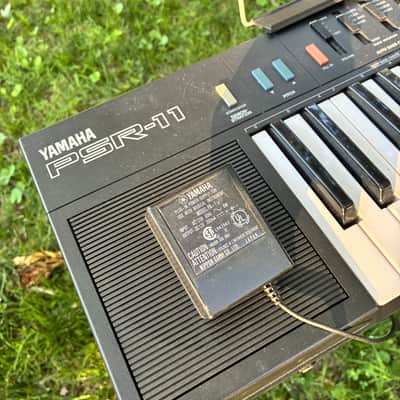 Yamaha PSR-11 1980's w/ stand and original power supply! image 3