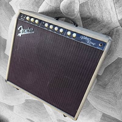 Fender Vibro-King Upgraded 60-Watt 3x10" Guitar Combo 1997 - Blonde image 2