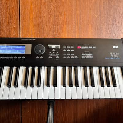 Korg TR61 61key MUSIC WORKSTATION KEYBOARD w/ power supply image 3