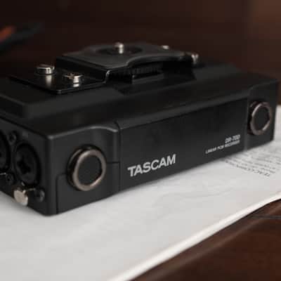 TASCAM DR-70D 4-Channel Audio Recorder for DSLR Cameras 2014 - Present - Black image 4
