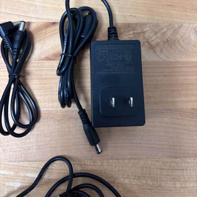 Joyo JP-02 Power Supply 2 — 10 Outputs, Works Great, Cosmetic Wear, Cable Bundle Included image 4