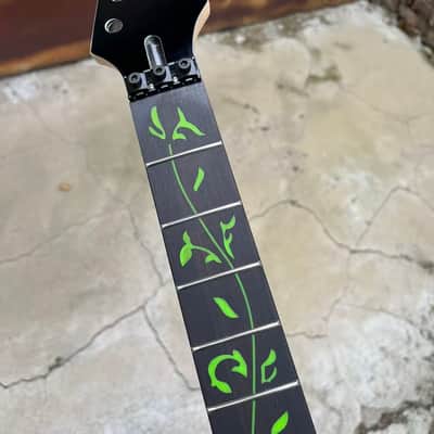 black headstock floyd rose nut stainless steel 24 frets Maple guitar neck hole 10mm Lock nut Satin ibanez Rosewood fingerboard green Tree of Life inlay image 4