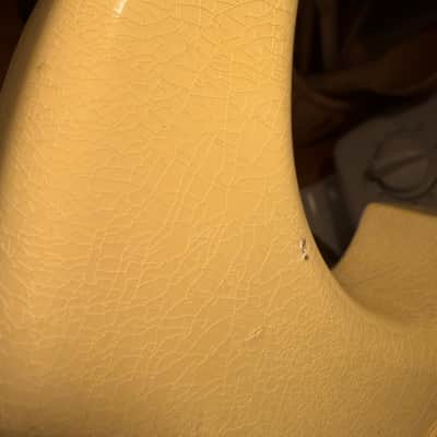 Musikraft Stratocaster body 2024 - Olympic White Nitro with vintage checking image 11