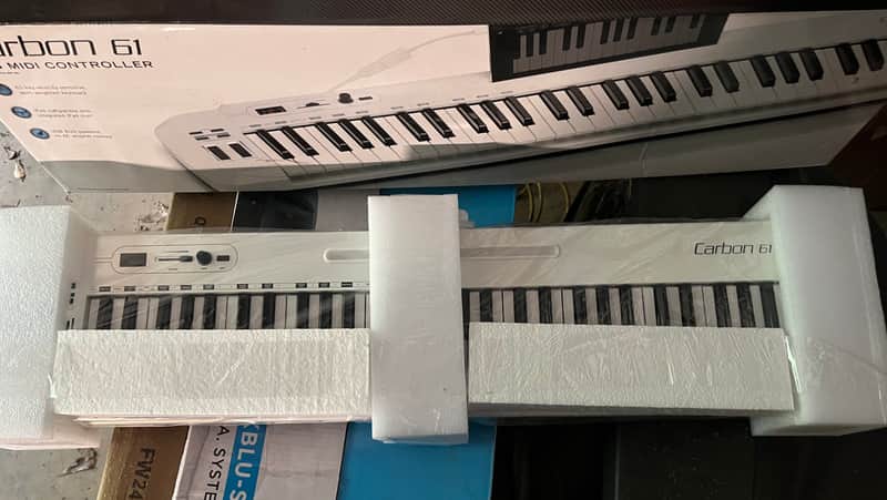 Samson Carbon 61 USB MIDI Keyboard Conroller 2010s - White image 1