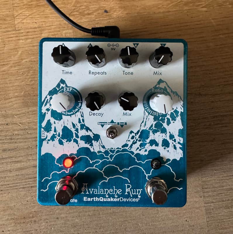 EarthQuaker Devices Avalanche Run Stereo Reverb & Delay with Tap Tempo V2