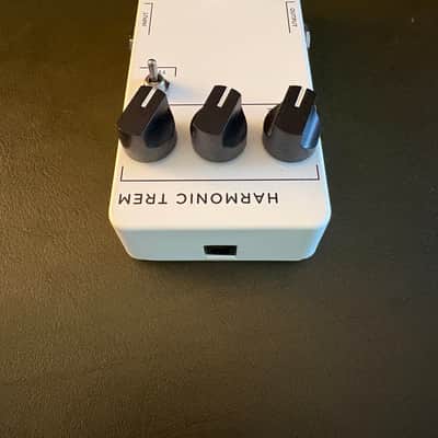 JHS 3 Series Harmonic Trem 2022 - Present - White image 4