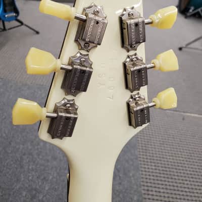 Hamer USA Vector  V shape in White with case and C.O.A. ebony fingerboard, near mint image 22
