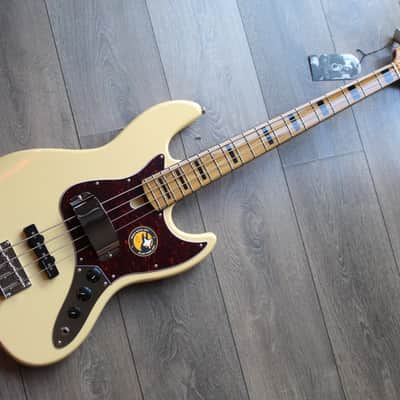 SIRE"Marcus Miller V5 , 4 Strings, Vintage White" 4, 32 KG