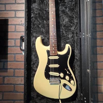 Fender American Performer Stratocaster with Rosewood Fretboard 2019 Artic White image 2