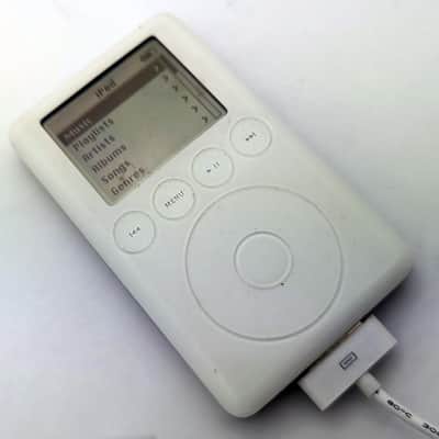 Apple iPod Classic 3rd Generation 20GB White (A1040 / M9244LL