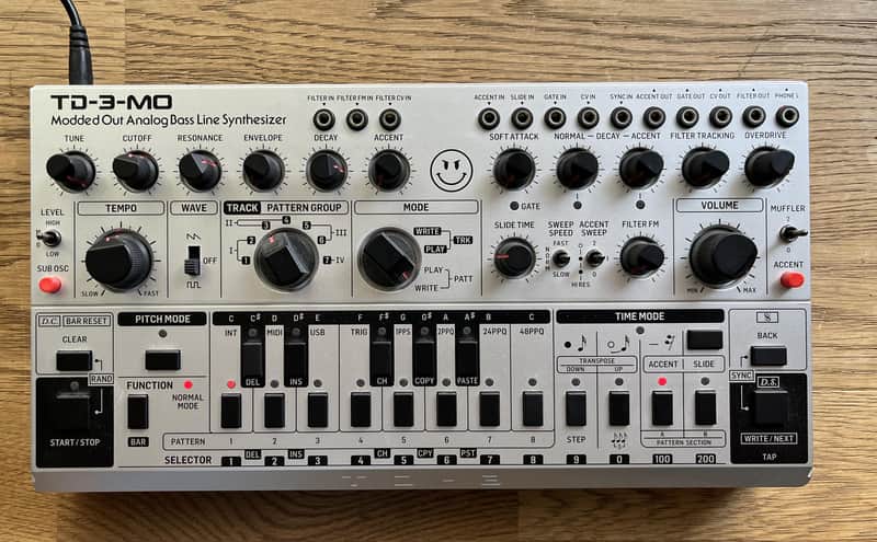 Behringer TD-3-MO Silver + Dust Cover image 1
