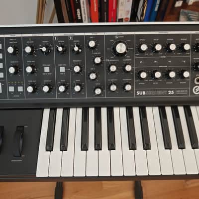 Moog Subsequent 25