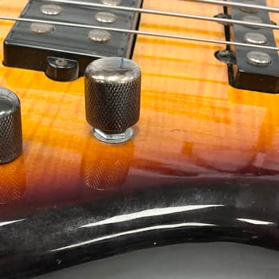 MTD Kingston Heir 5 Sunburst image 3