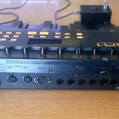 Roland GR-1 Guitar Synthesizer + power adapter 1992 - 1996 image 2