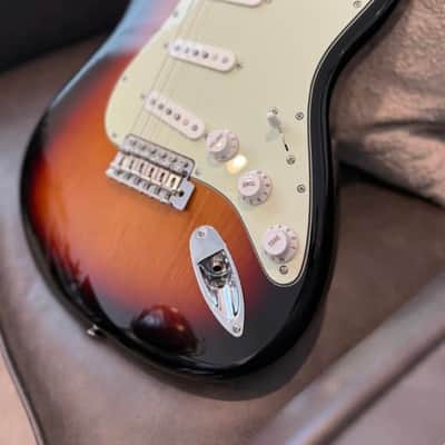 Fender Vintera II '60s Stratocaster with Rosewood Fretboard 2023 - Present 3-Color Sunburst image 3