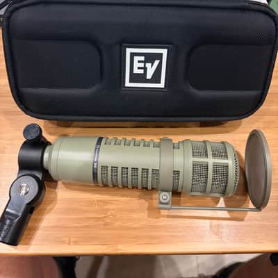 Electro-Voice RE20 Cardioid microphone Gray -With REPOP Windscreen