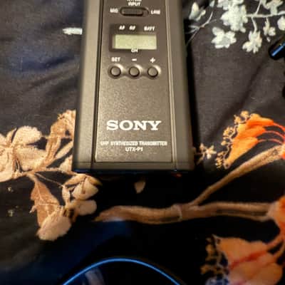 Sony URX-P2 Synthesized Diversity Tuner & UTX-B2 Transmitter #45106 image 4