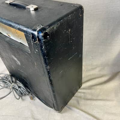 Ampeg B-100 G-100 2-Channel 20-Watt 1x10" Bass Guitar Combo 1977 image 8
