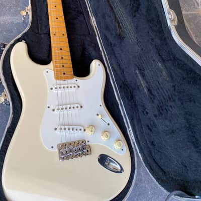 Vintage Fender Molded Hardshell Case – 1980s/1990s Stratocaster & Strat Plus image 7