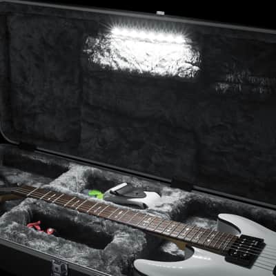 Gator Molded Electric Case with LED Light GC-ELECTRIC-LED image 2