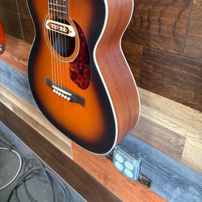 Guild M-240E Troubadour - Satin image 5
