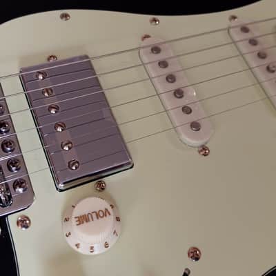 Fender Vintera '70s Stratocaster with Maple Fretboard - Fender American Body HSS (Hardshell Case) 2019 - Black image 9