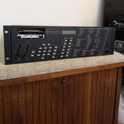 E-MU Systems Emax II Rackmount 16-Voice Sampler Workstation Model 2213
