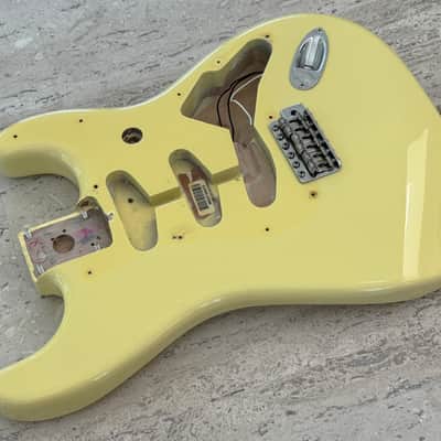 Fender Special Edition Canary Diamond Yellow 60's Stratocaster Alder BODY Vintage '62 Reissue Vintera image 4