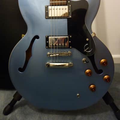 Epiphone ES-335 Dot 2011 Pelham Blue (Ltd Ed) with fitted case image 2