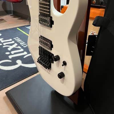 Jackson MJ Series Soloist SL2 Snow White image 3