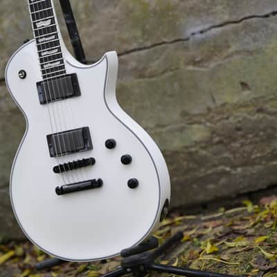 ESP E-II Eclipse SWS - Snow White Satin Bild 3